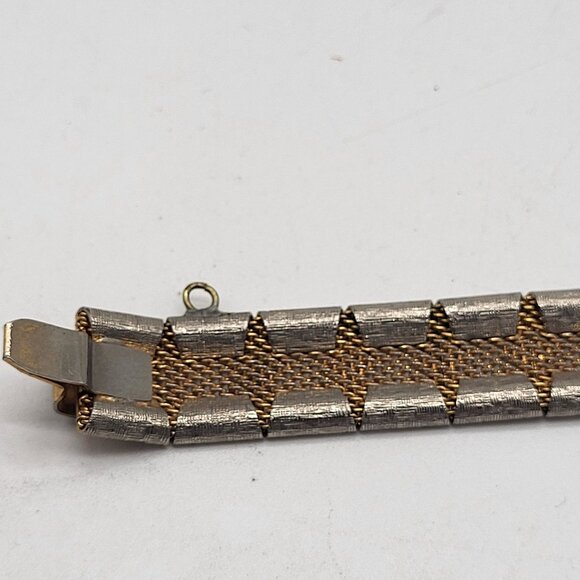 VTG Gold Tone Open Work Mesh Cut Out Stars Articulated Bracelet - Picture 6 of 12